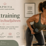 Krafttraining Wechseljahre – Frau ab 40 beim Hanteltraining für Muskelerhalt und Bauchfett in den Wechseljahren
